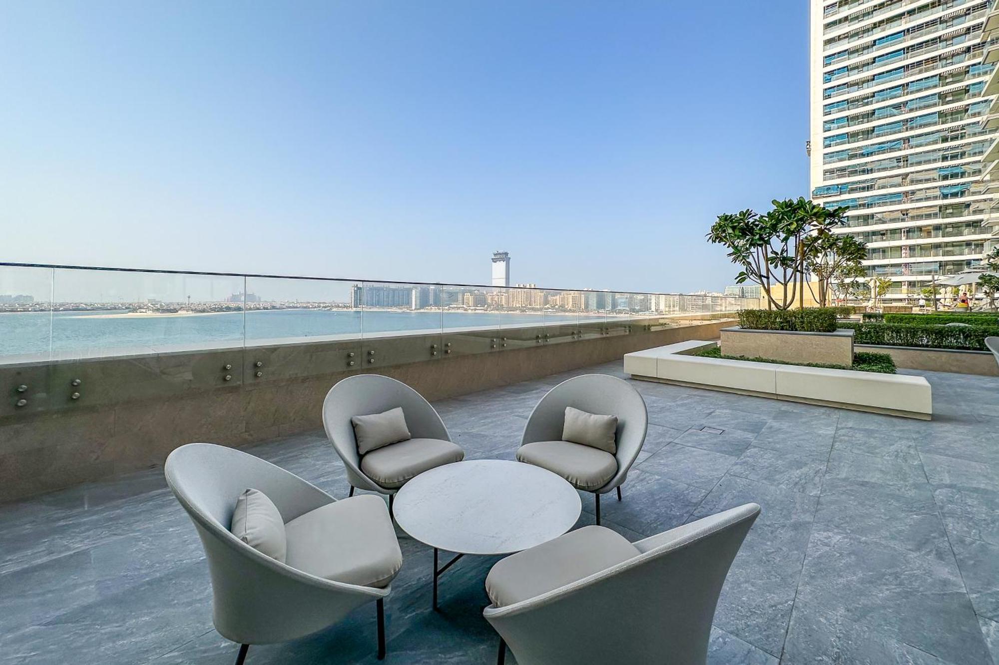 Luxe Living In Beachfront 2 Bedroom In Marina *