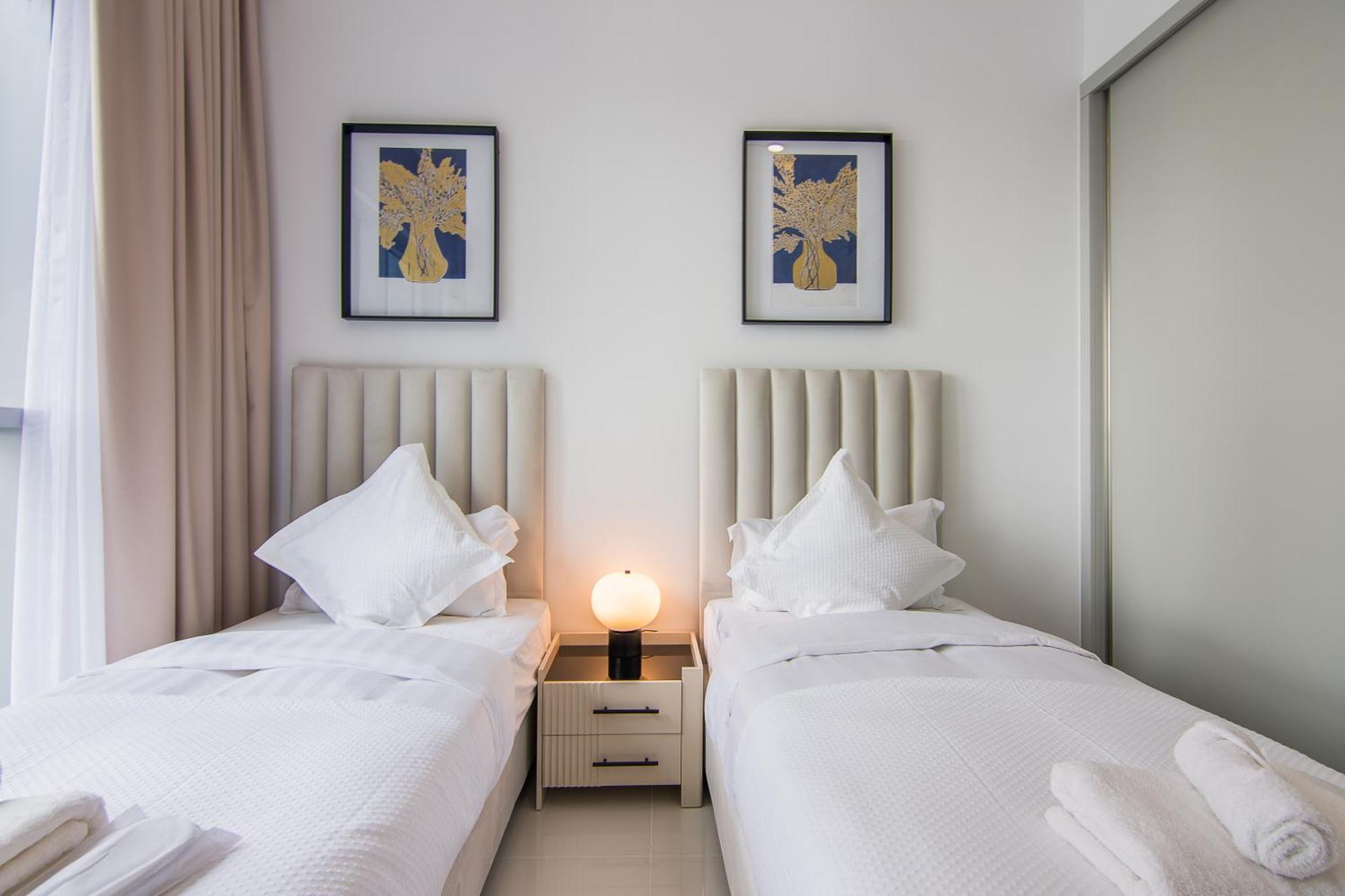 Apartment Luxe Living In Beachfront 2 Bedroom In Marina Dubai