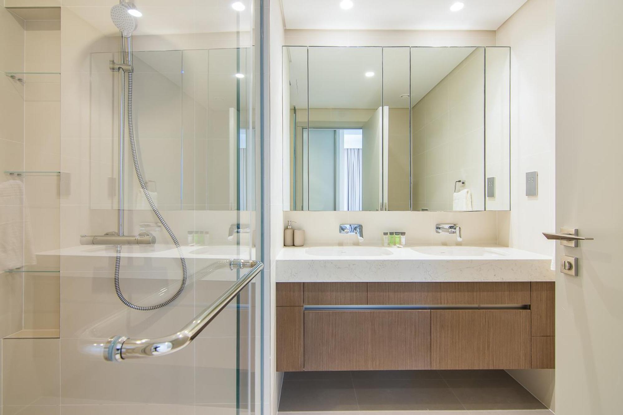 Luxe Living In Beachfront 2 Bedroom In Marina Apartment Dubai