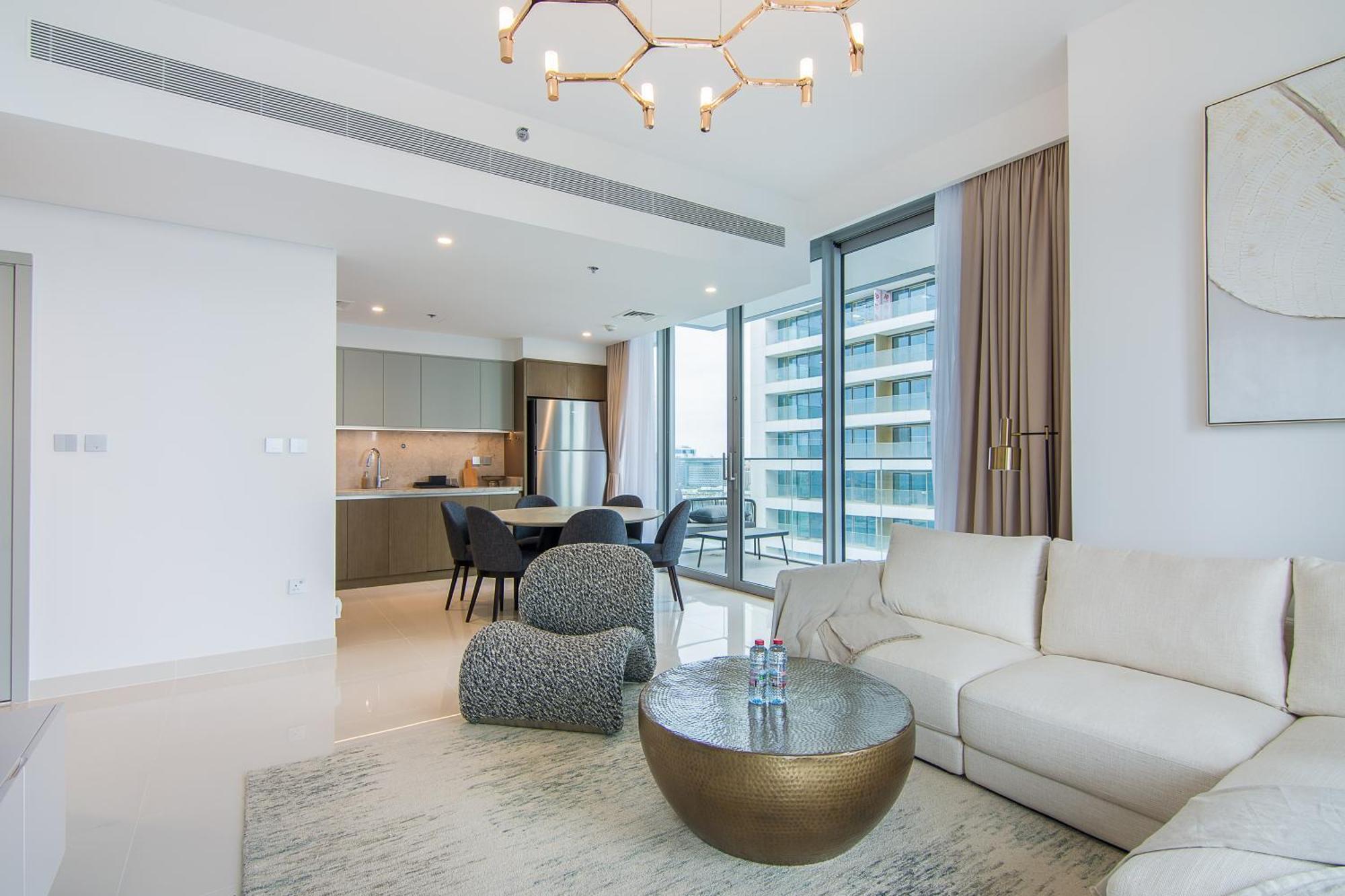 Apartment Luxe Living In Beachfront 2 Bedroom In Marina