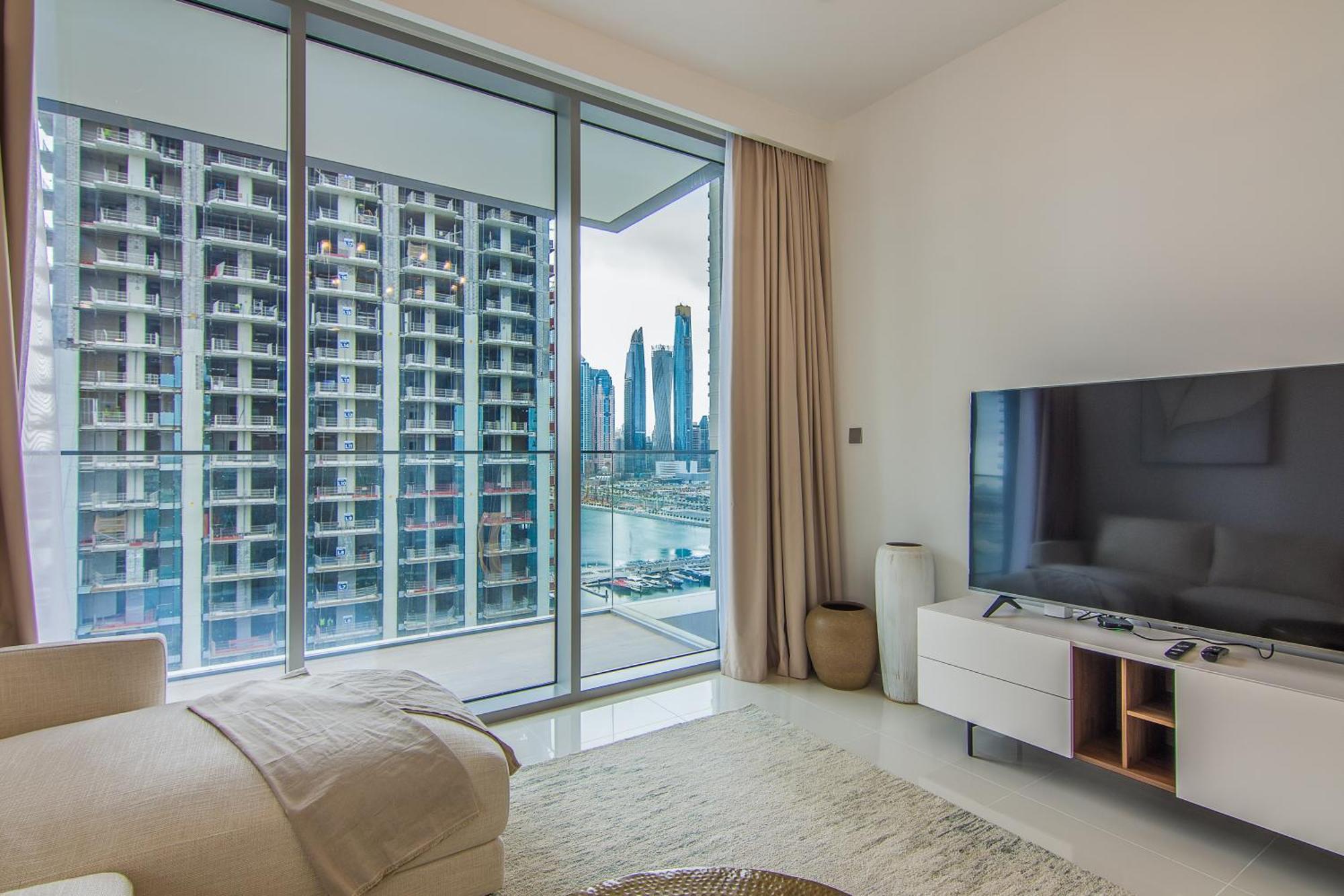 Luxe Living In Beachfront 2 Bedroom In Marina Apartment