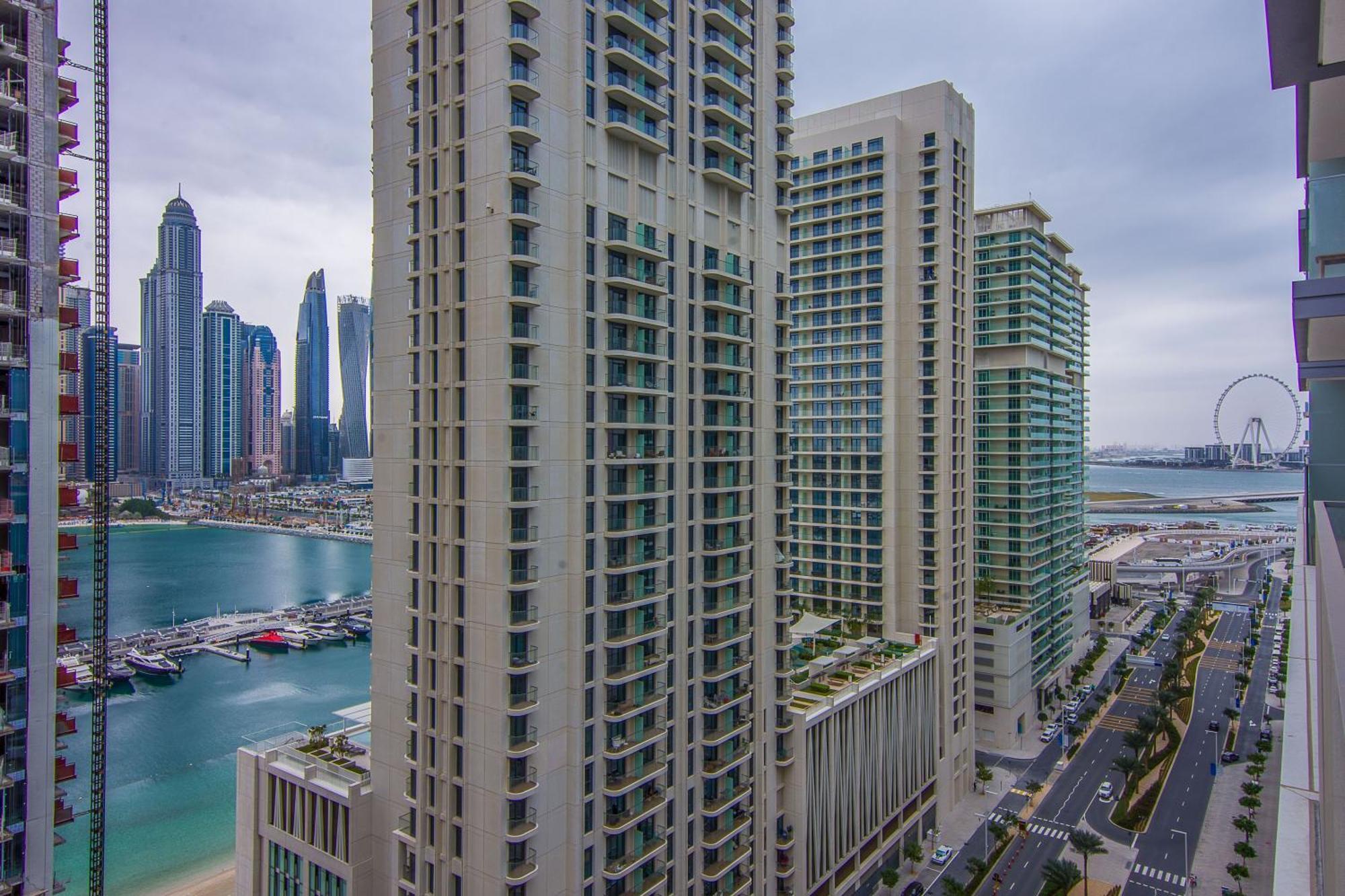 Apartment Luxe Living In Beachfront 2 Bedroom In Marina *